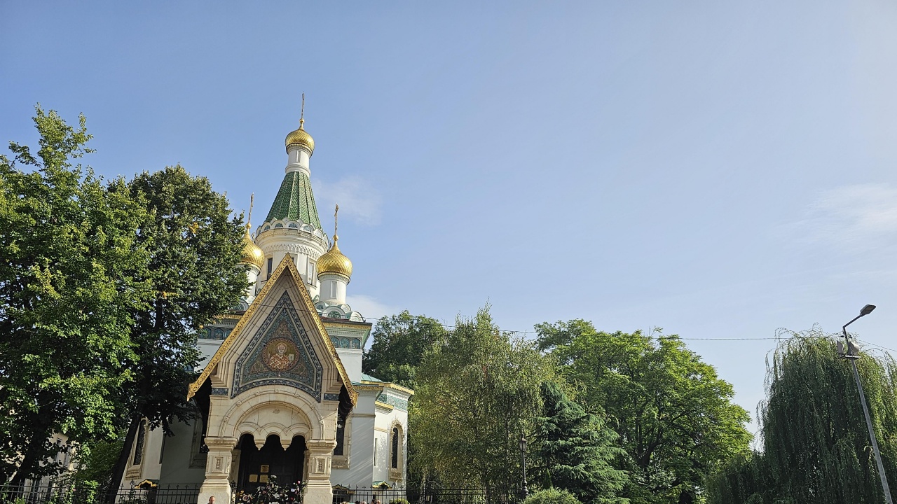 Румяна Бъчварова: Случаят с Руската църква не трябва да се политизира, това не е репресия към църквата