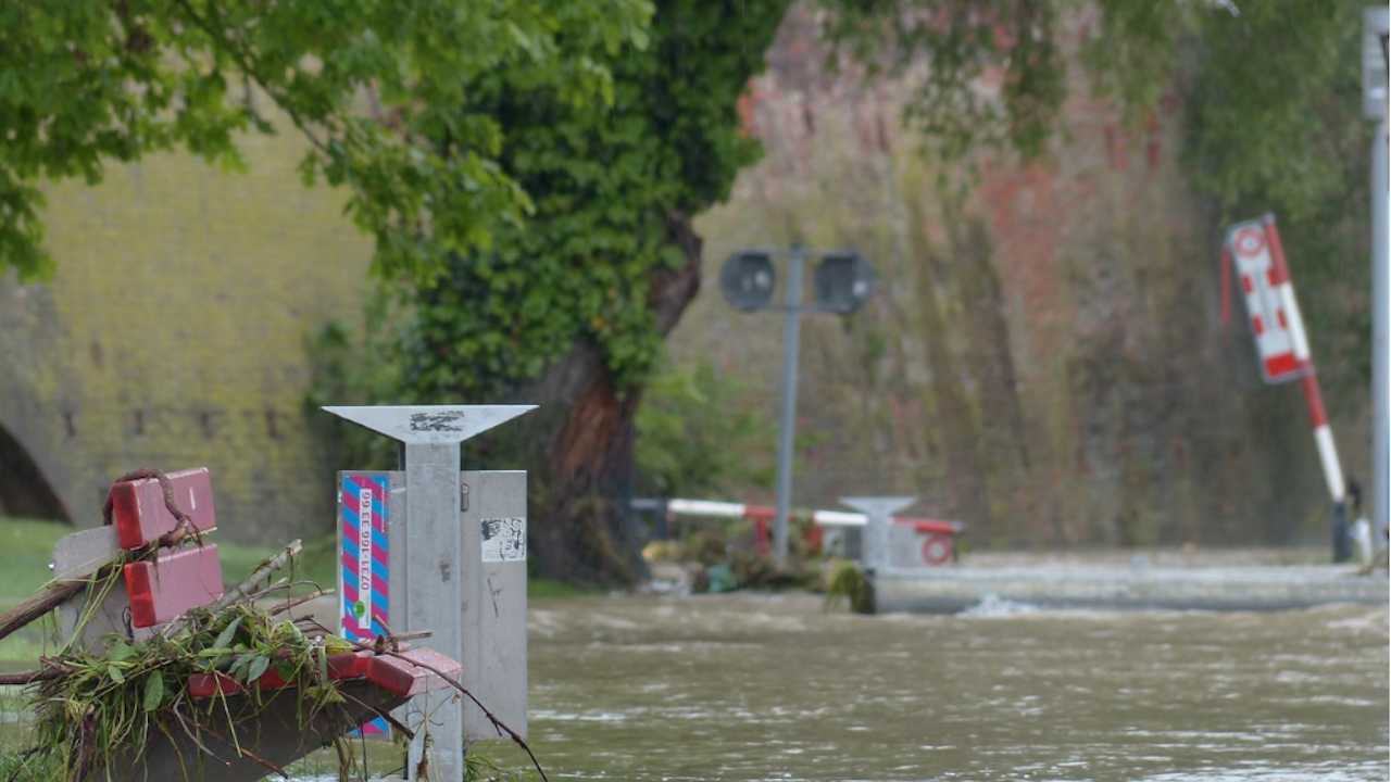 Силни бури причиниха хаос и наводнения в Румъния