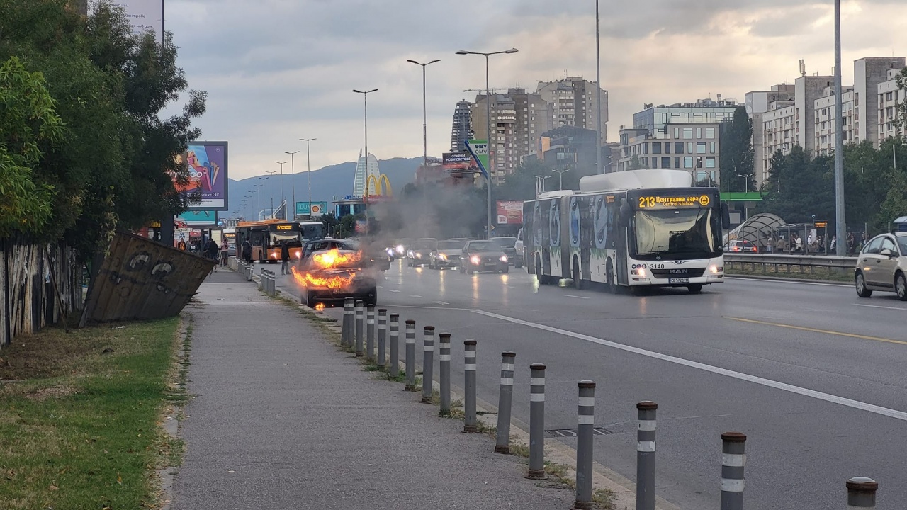 BMW изгоря на Цариградско шосе