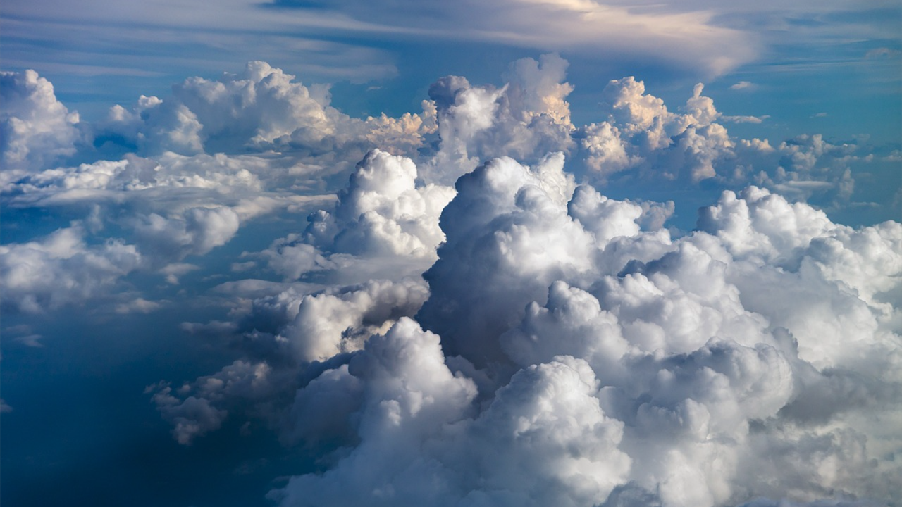 Учени откриха микропластмаса в облаците