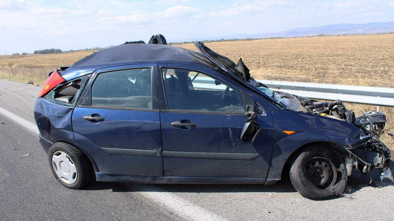 Ужас на "Тракия": Дрогиран шофьор на камион помете 23-годишна в аварийната лента
