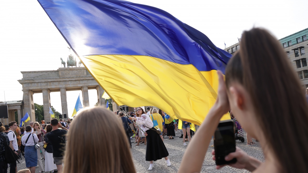 Украинците имат право да останат в ЕС до 2025 г.