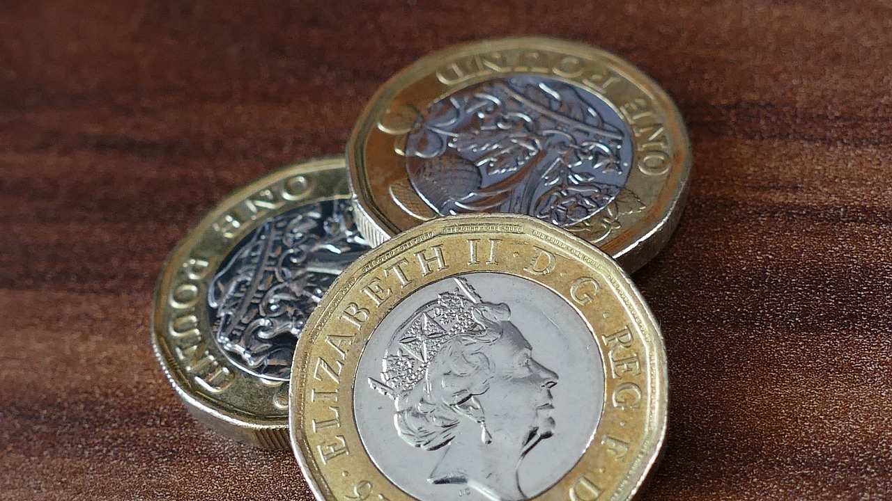 Минималната заплата във Великобритания ще бъде увеличена от април 2024 г.