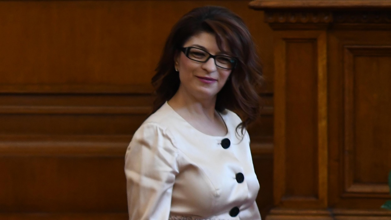 Десислава Атанасова: Реформи в службите се правят с детайлен анализ и със сериозни законодателни промени