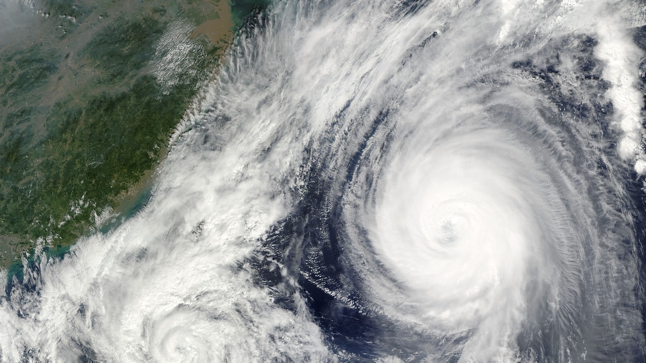 Тайфунът Койну донесе рекордно силни ветрове на Тайван