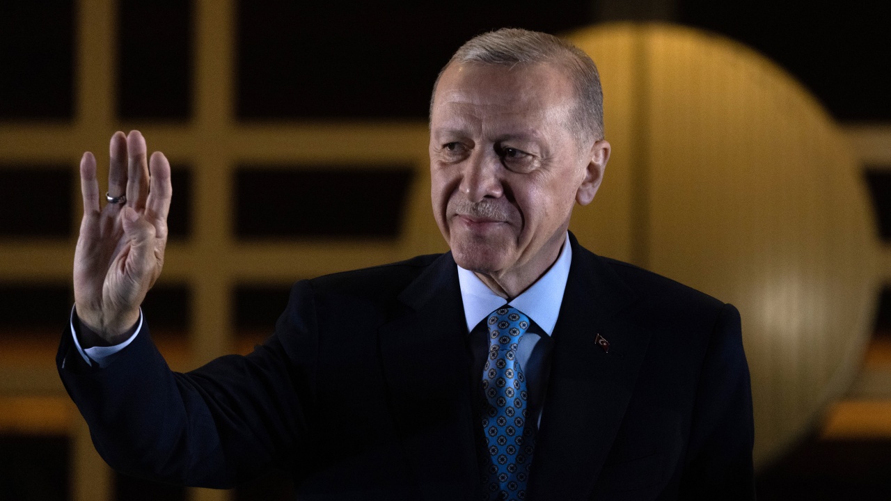 Преизбраха Ердоган за лидер на управляващата Партия на справедливостта и развитието