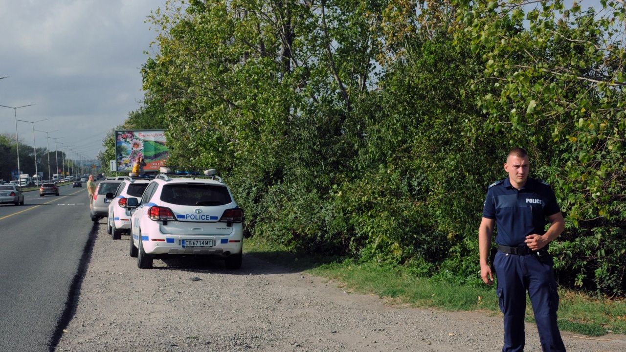 Седем мигранти  задържани след гонка в прохода Петрохан