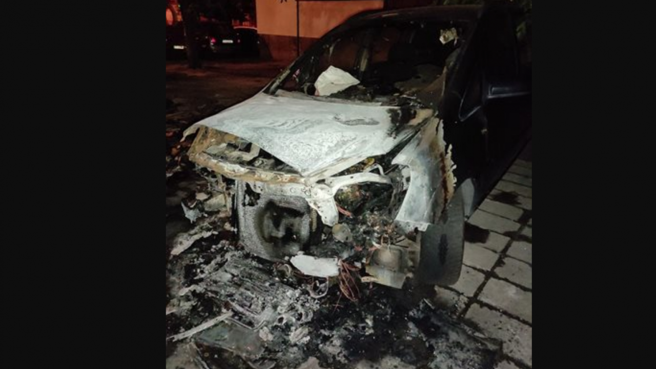 Автомобил изгоря в Пловдив след палеж на контейнери