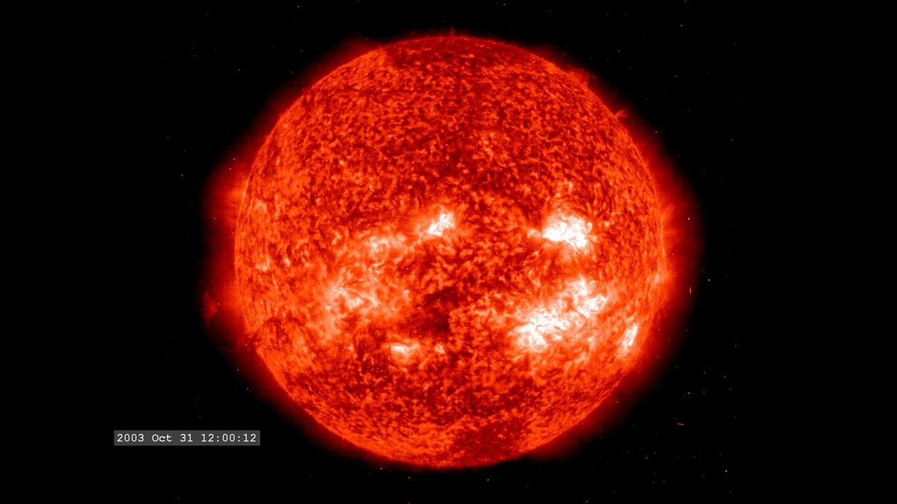 Учени идентифицираха най-мощната слънчева буря досега в дървесни пръстени на 14 300 години