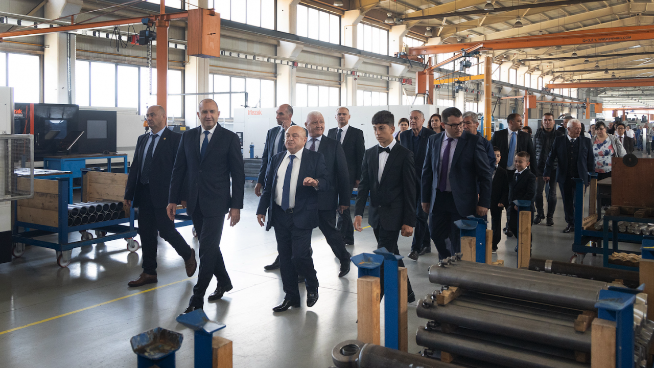 Радев откри завод в Джебел: Балансираното икономическо развитие е от ключово значение за преодоляване на демографската криза