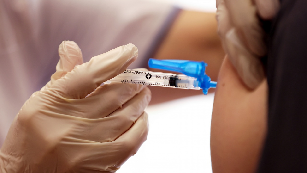 МЗ: 30 900 българи на и над 65 г. вече са ваксинирани срещу грип