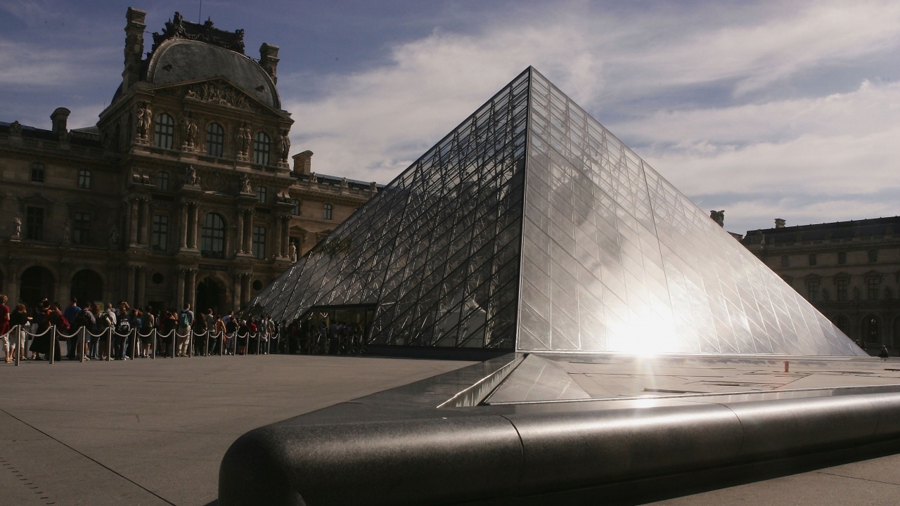 От съображения за сигурност затвориха Лувъра в Париж