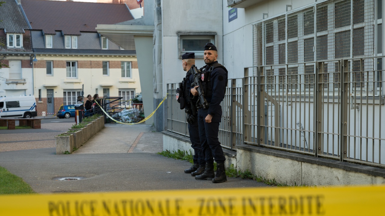Бомбена заплаха във френското училище, в което беше убит преподавател