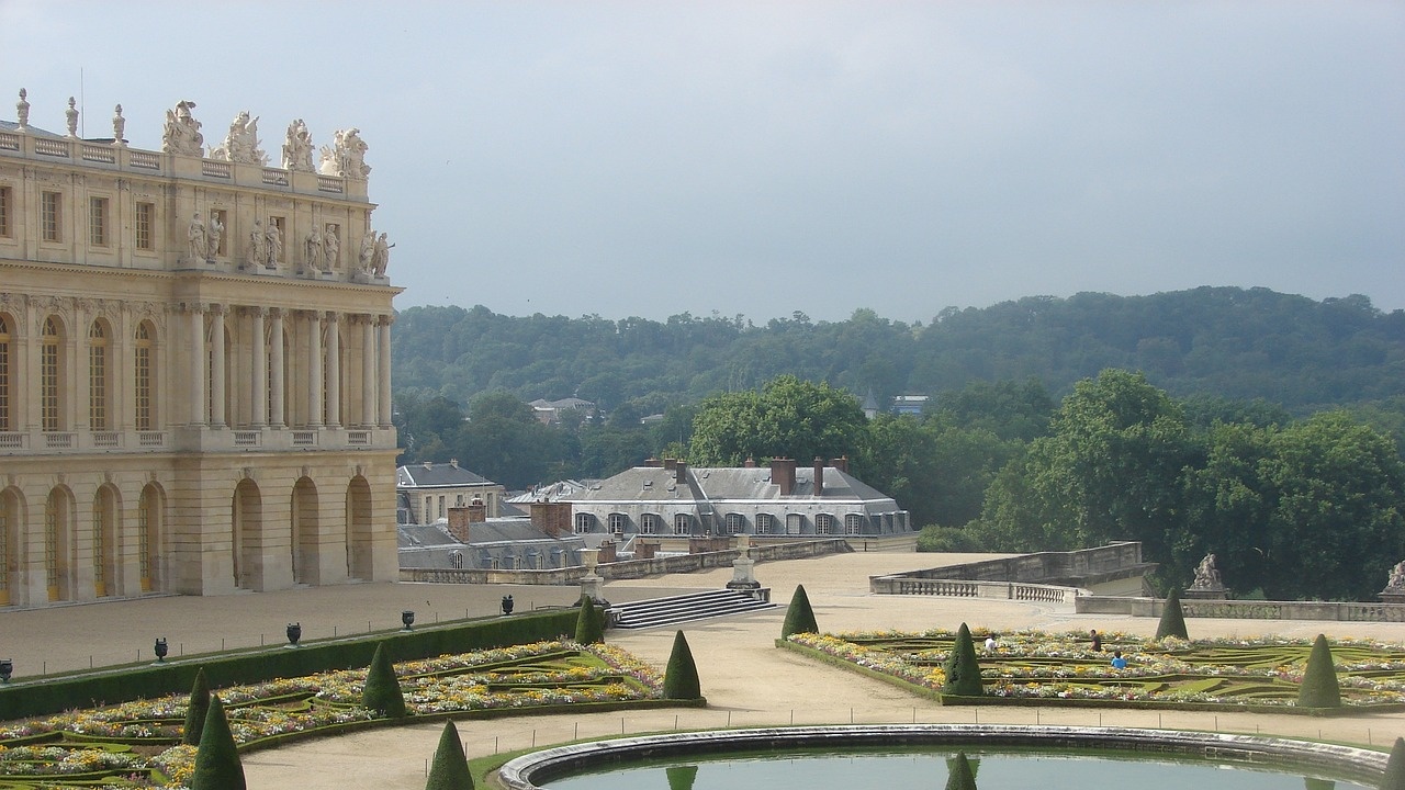 Бомбена заплаха отново евакуира Версайския дворец