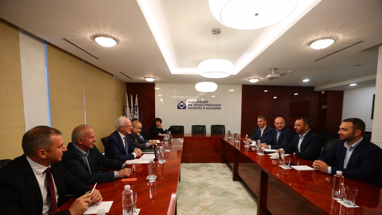Хекимян на среща с АИКБ: С модернизацията на „Топлофикация“ ще гарантираме достъпна цена на парното