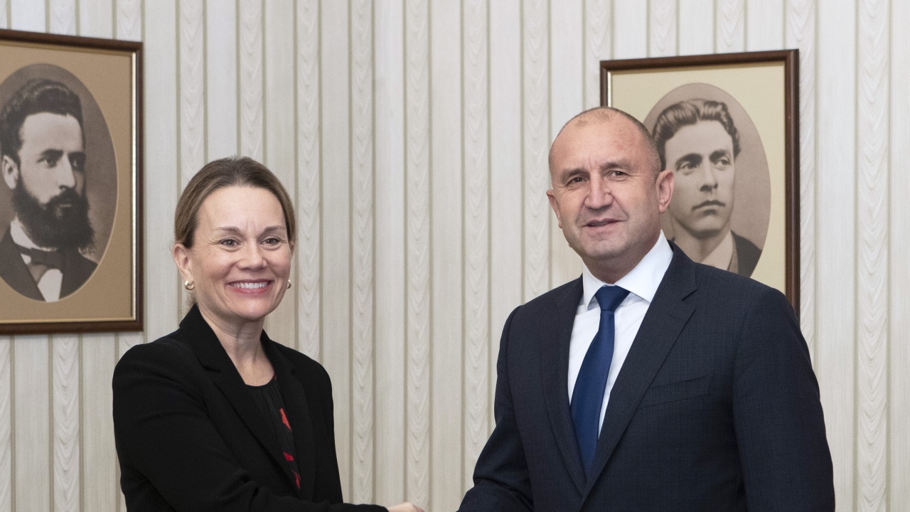 Румен Радев се срещна с постоянния представител на САЩ в НАТО Джулиан Смит