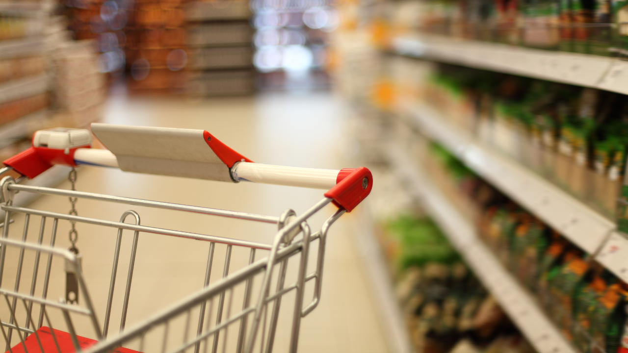 Кампанията на икономическото министерство за храните: Само по два от 15 намалени продукта за магазин