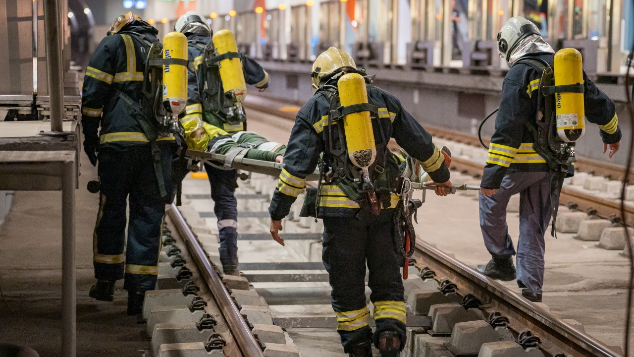 Сценарий с пожар в Софийското метро разиграха столични огнеборци