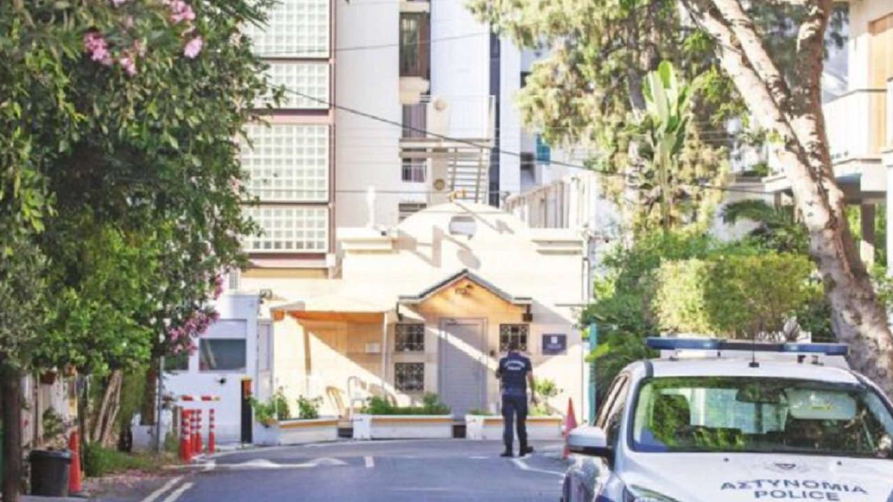 Взрив до израелското посолство в Кипър