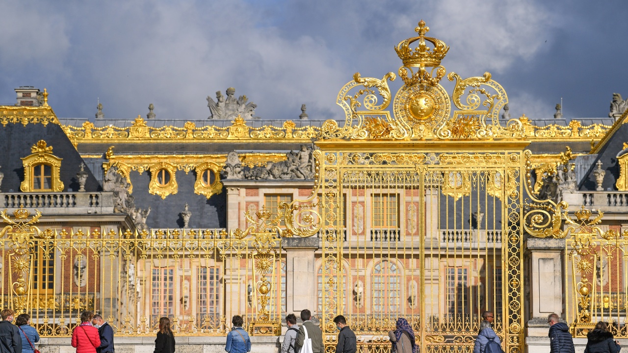 Дворецът "Версай" беше евакуиран отново днес заради бомбена заплаха
