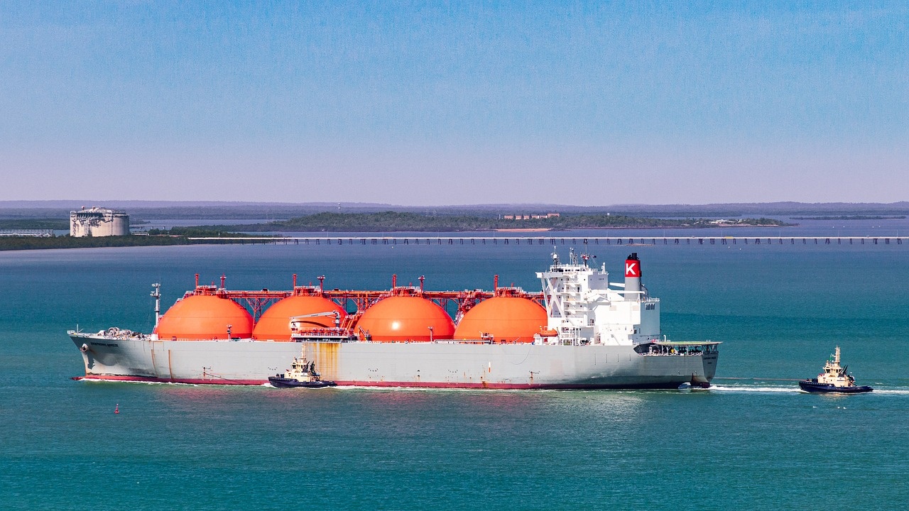 Катар подписа 27-годишно споразумение за доставки на природен газ и за Италия
