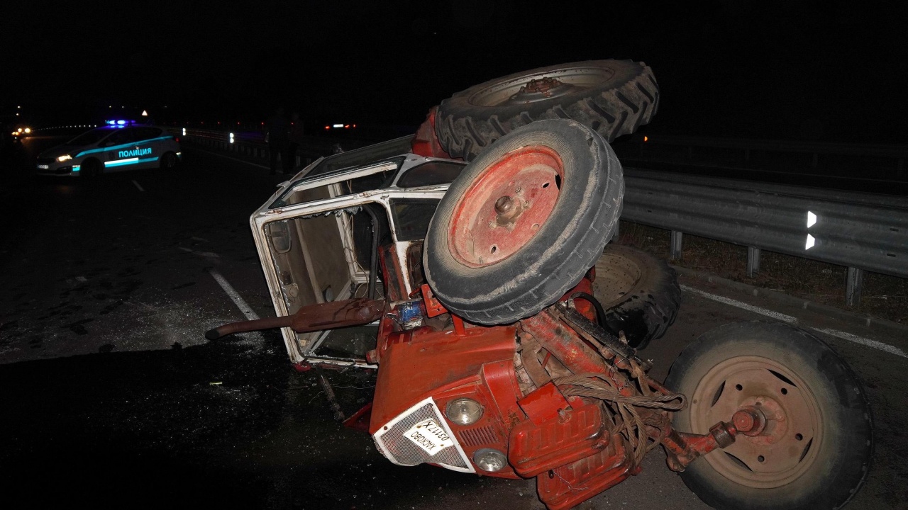 Кола обърна трактор при катастрофа