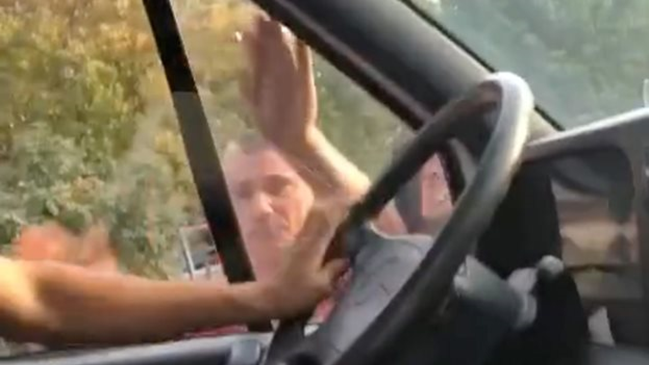 Пак агресия в Пловдив, шофьор разби стъкло на бус с голи ръце