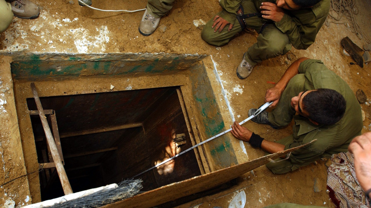 Войници и роботи се готвят за атака на подземния град на "Хамас"