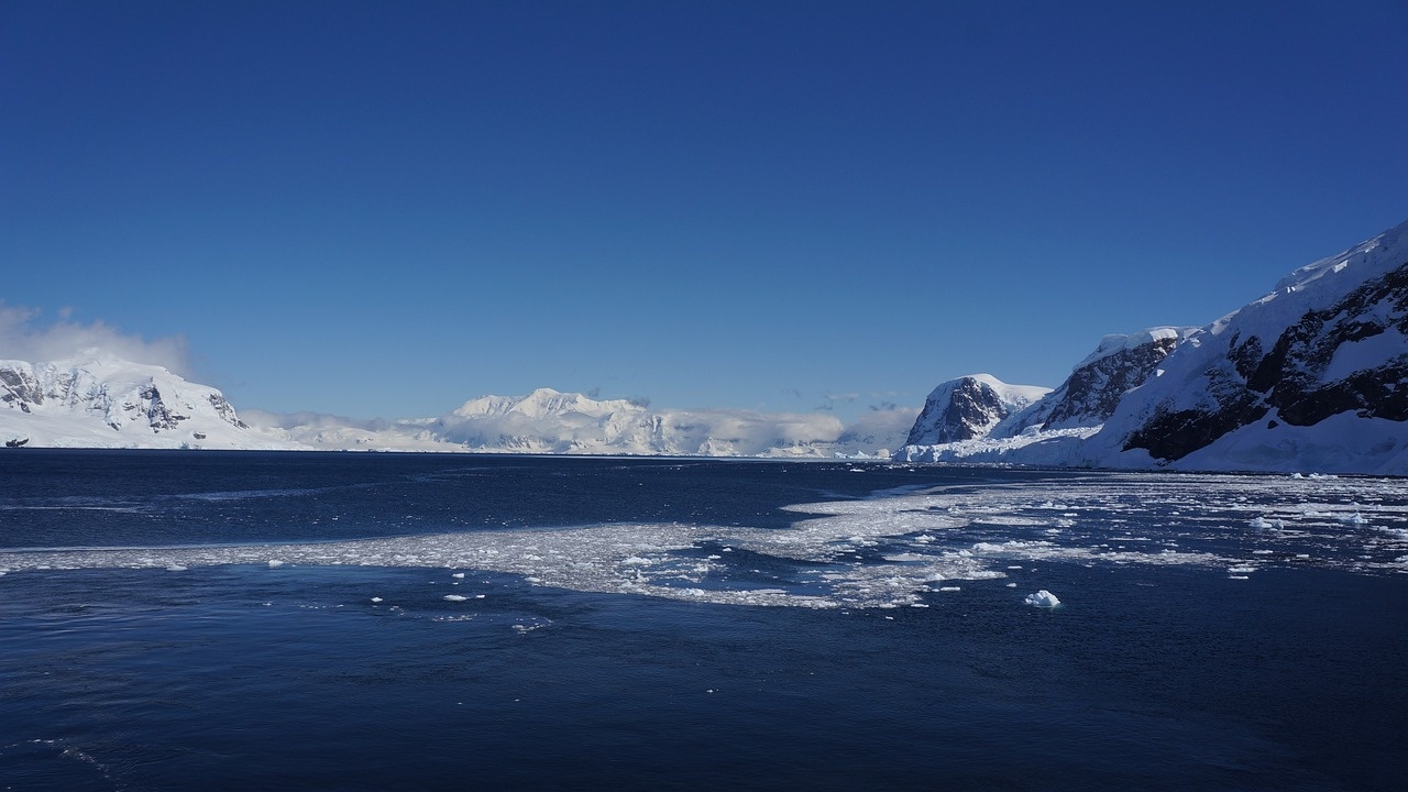 Китай изпрати два ледоразбивача на 40-ата научна експедиция в Антарктида