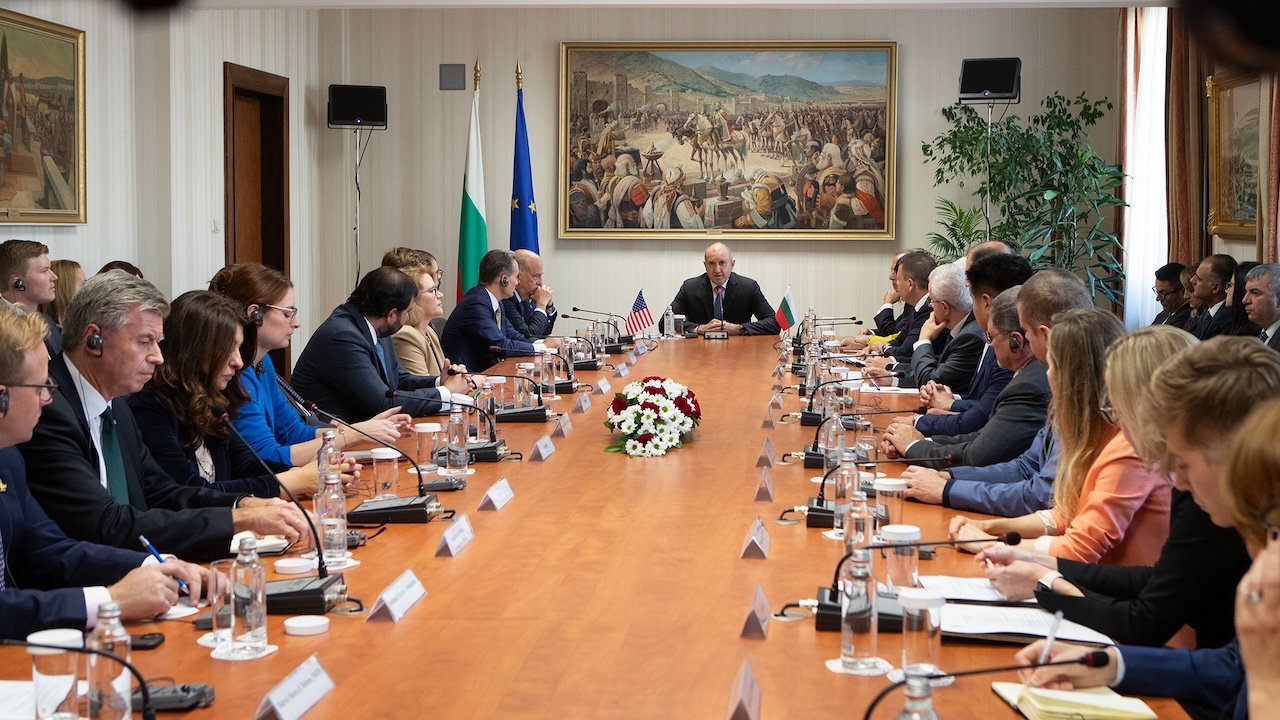 Президентът Радев: Инвестициите и трансферът на технологии са ключов елемент на стратегическото сътрудничество между България и САЩ
