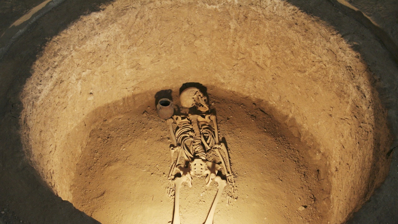 Археолози откриха скелет на жена без лице