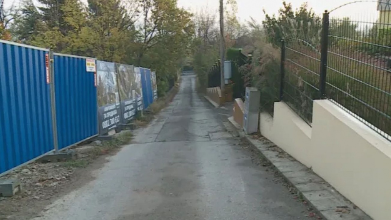 „Чухме страшен тътен“: Къща в столичния квартал „Бояна“ пропада заради строеж на блок