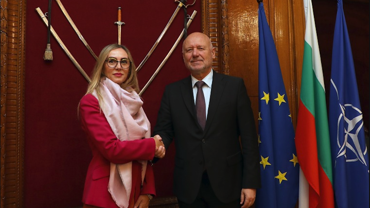 Министър Тагарев се срещна с посланика на Албания