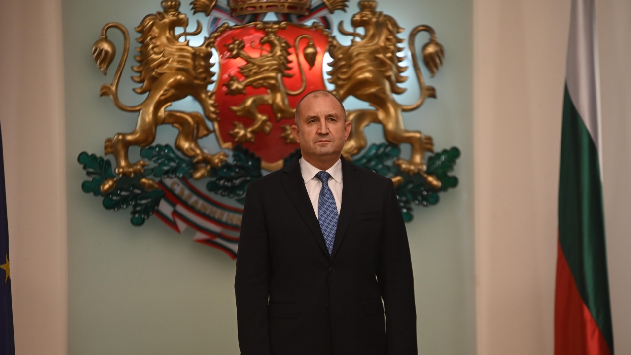 Президентът Радев отдава почит пред паметта на загиналите за България на Архангелова задушница
