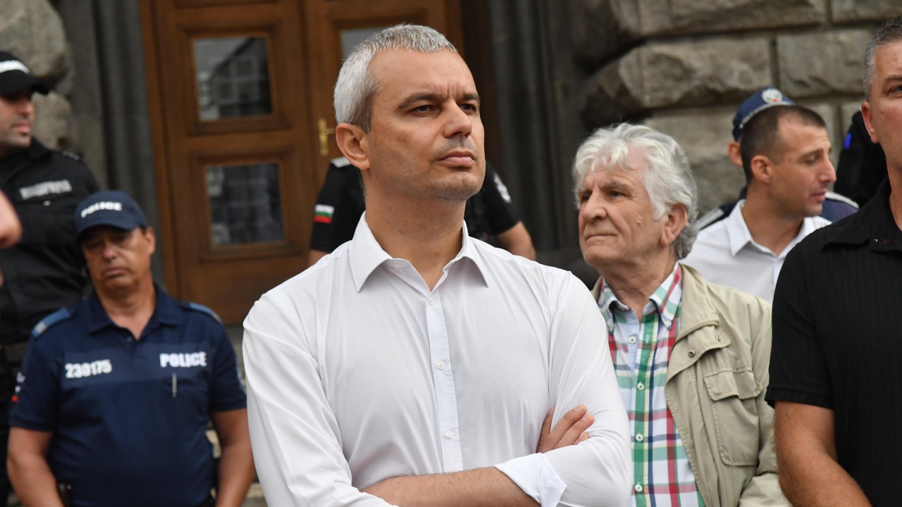 Костадинов: Изборите приключиха, на дневен ред е оставката на правителството, в сряда внасяме вот на недоверие