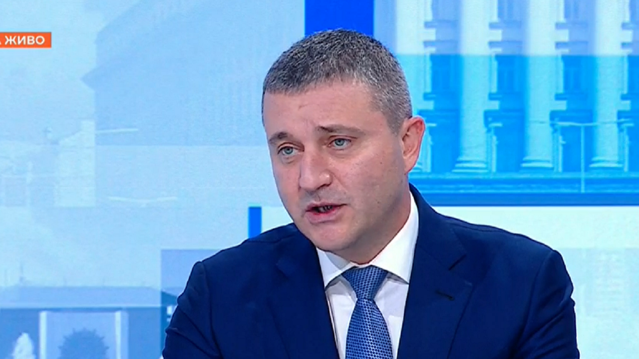 Горанов обясни за проблемите с данъците на "Лукойл", индиректно обвини Станишев и Орешарски