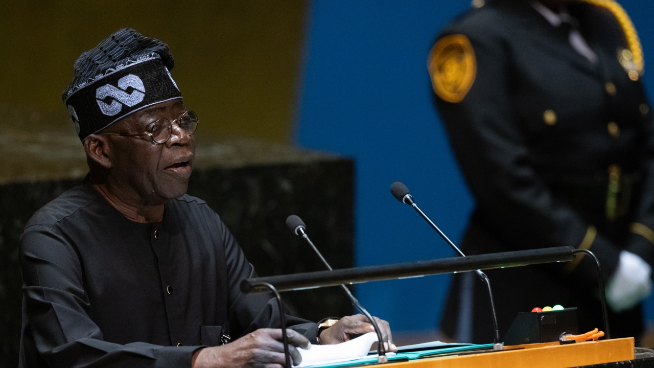 Президентът на Нигерия одобри харчове за негова яхта и скъпи коли и разпали гнева на хората