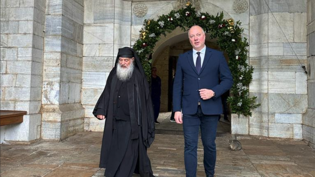Росен Желязков посети манастира "Свети вмчк. Георги Зограф" в Света гора и разговаря с монашеското братство