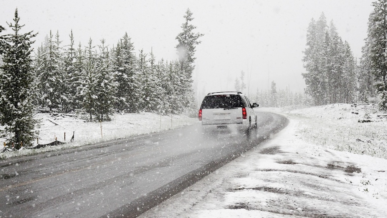 Общини в Монтанско нямат договори за зимно поддържане на пътищата