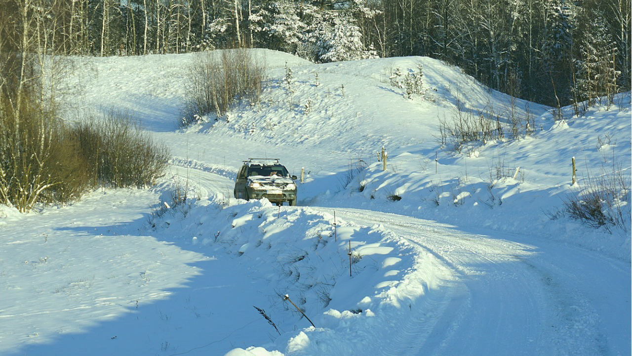АПИ към шофьорите: Тръгвайте на път с подготвени за зимни условия автомобили