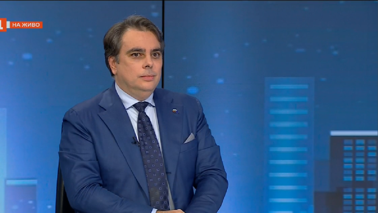Асен Василев: Притесненията на Борисов са неоснователни, приходите вървят много добре