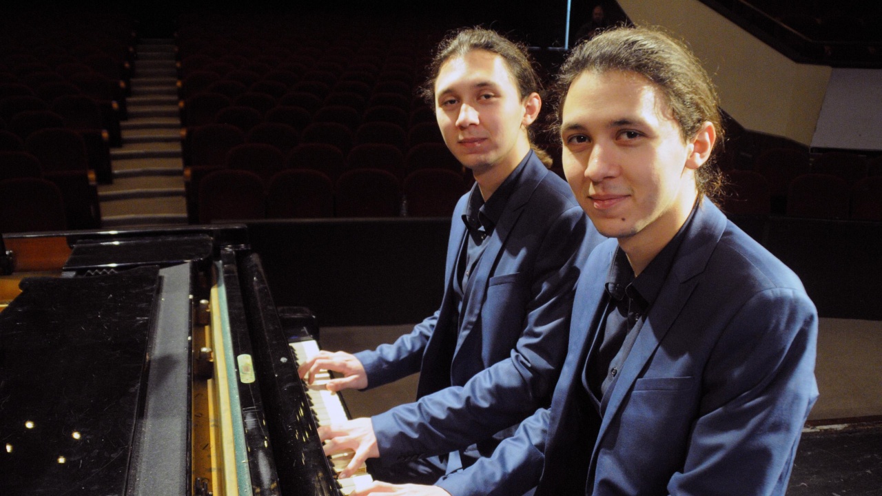 Хасан и Ибрахим Игнатови са в топ 10 на международен конкурс за млади пианисти във Франция