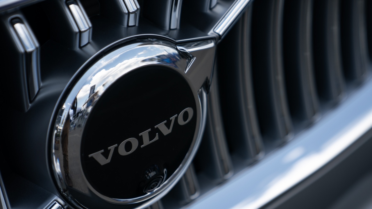 Китайци продадоха част от акциите си във Volvo