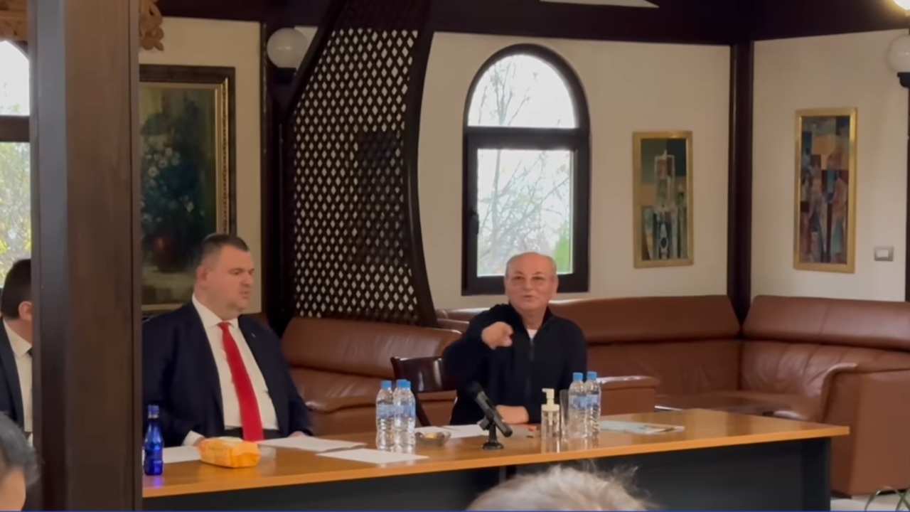 Ахмед Доган събра лидерите на ДПС в Бояна
