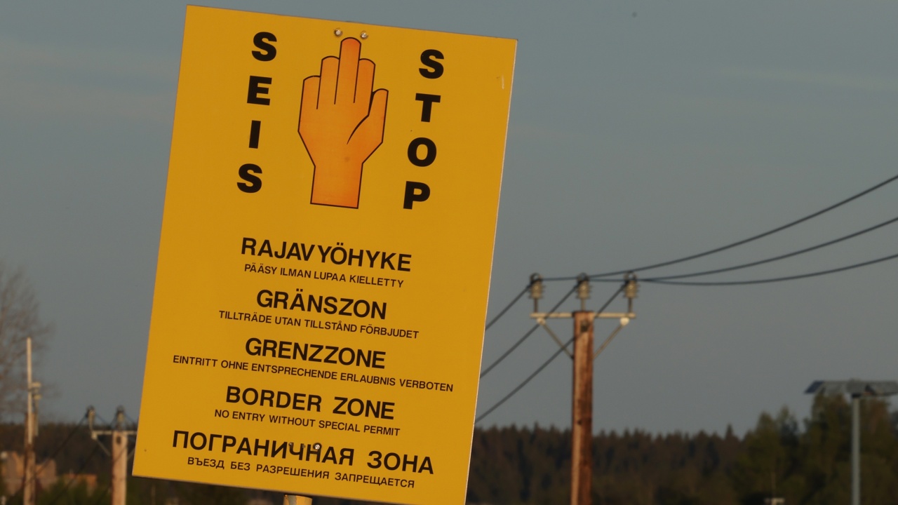 Финландия оставя отворен само един контролно-пропускателен пункт по границата си с Русия