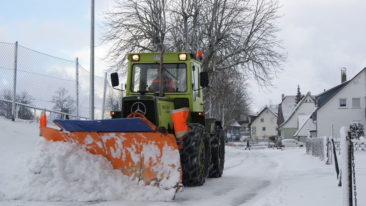 В община Велико Търново са в готовност 25 машини за очаквания първи сняг през почивните дни