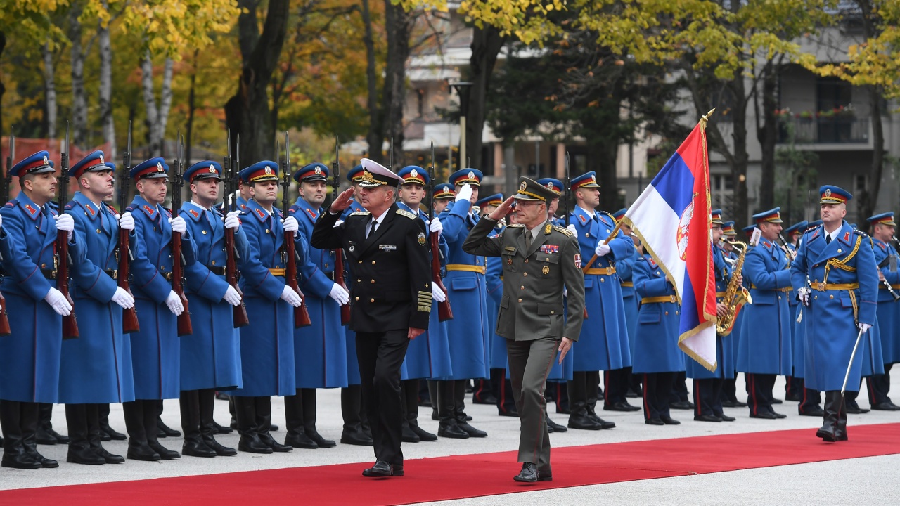 Началникът на отбраната: България цени възможностите за развитие на диалога и ползотворните военни контакти със Сърбия
