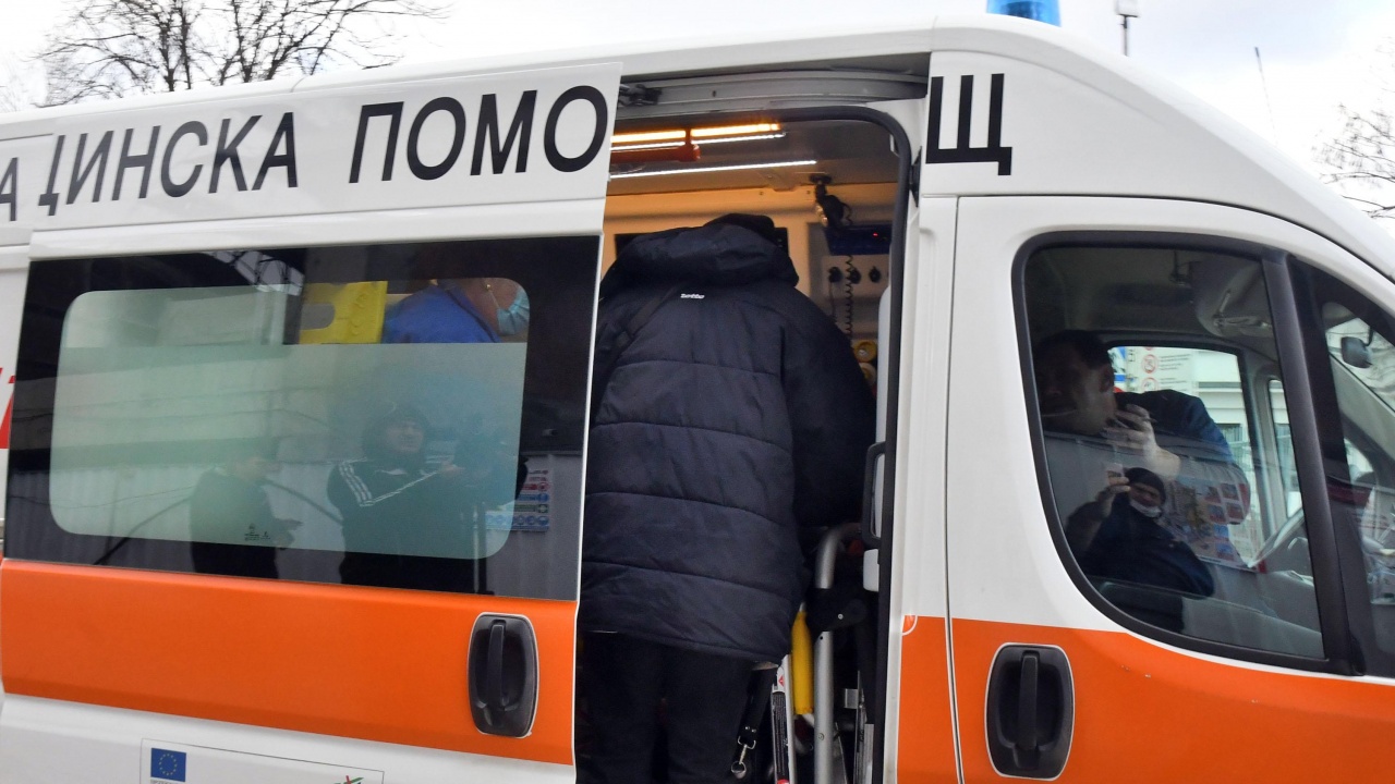 18-годишен е в "Пирогов" заради обгазяването в кв. "Надежда", в района хвърчат линейки
