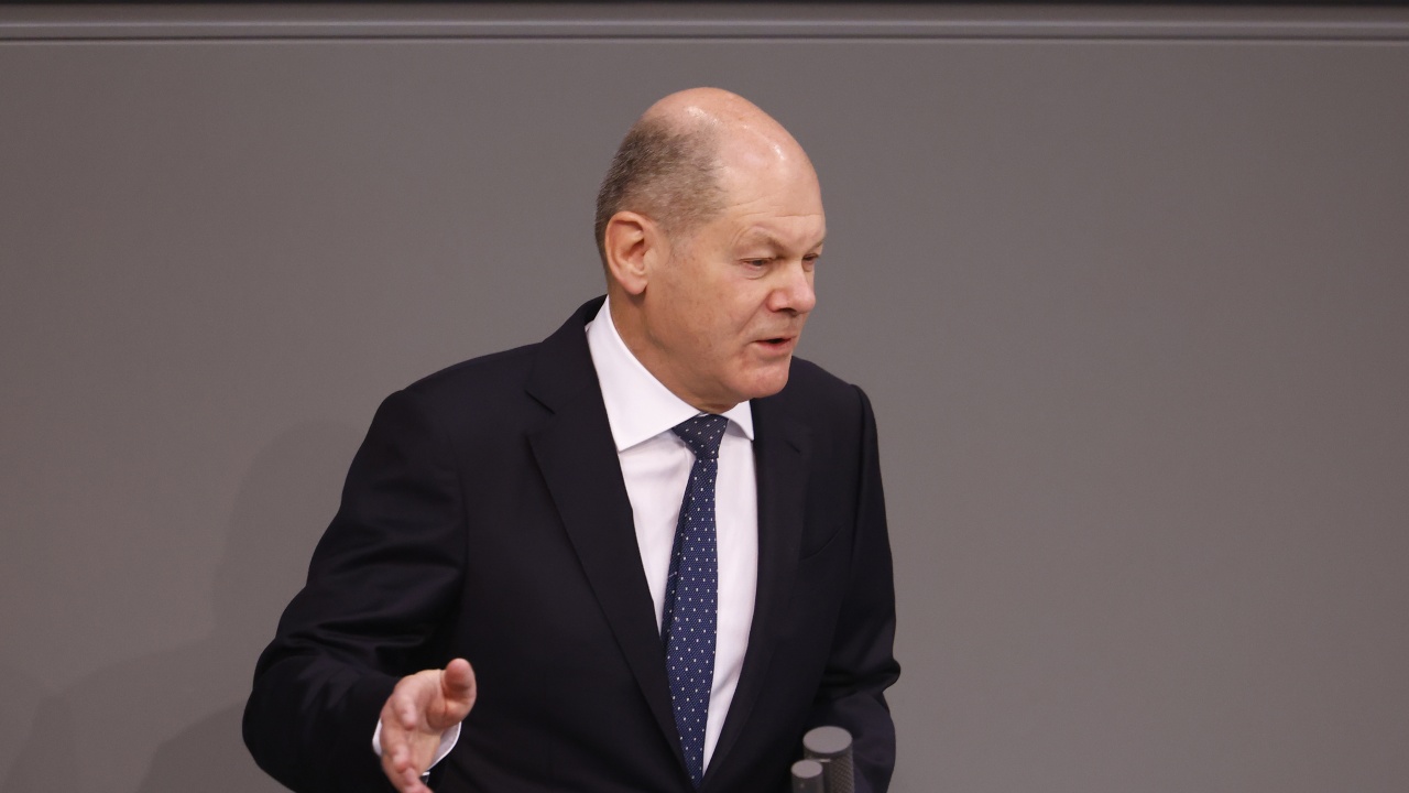 Шолц обеща, че държавните плащания в Германия няма да спрат въпреки бюджетната криза