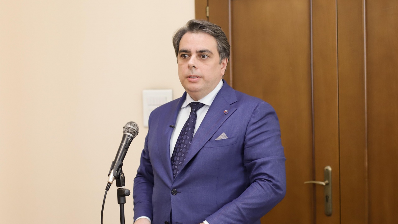Заведенията: Нови скандални предложения от Асен Василев за промени в данъчните закони